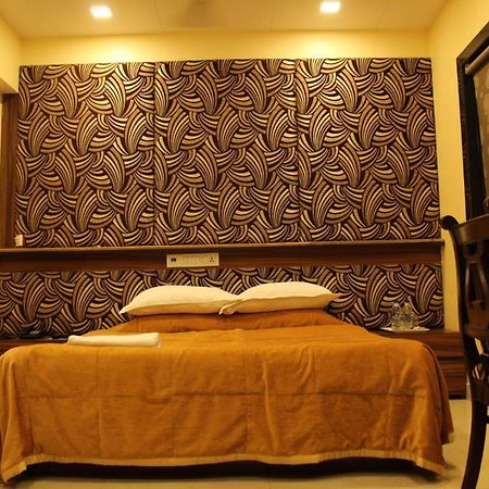 Hotel Metro Palace Mumbai Ngoại thất bức ảnh