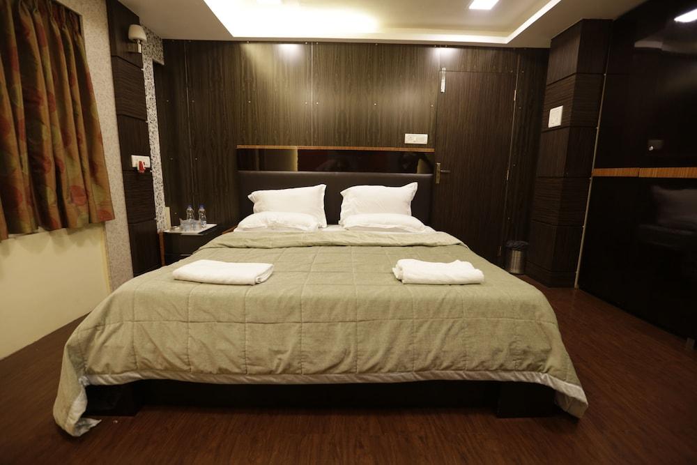 Hotel Metro Palace Mumbai Ngoại thất bức ảnh
